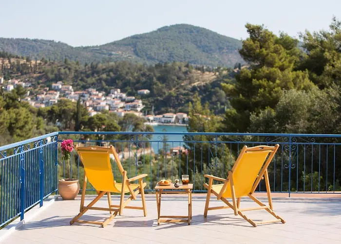Althea - Cozy With Spacious Terrace Views