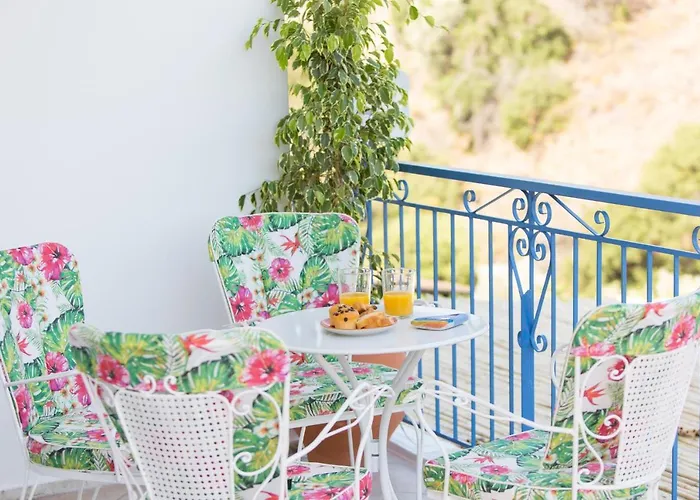 Althea - Cozy With Spacious Terrace Views